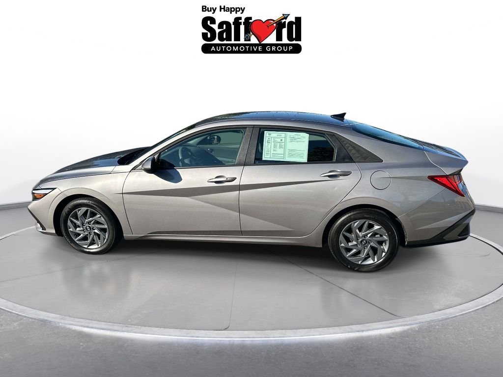 Certified Used 2025  Hyundai Blue image 4