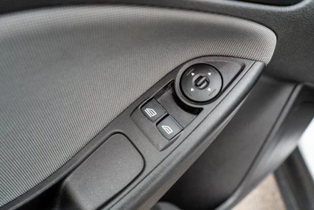Used 2014 Oxford White Ford S image 16