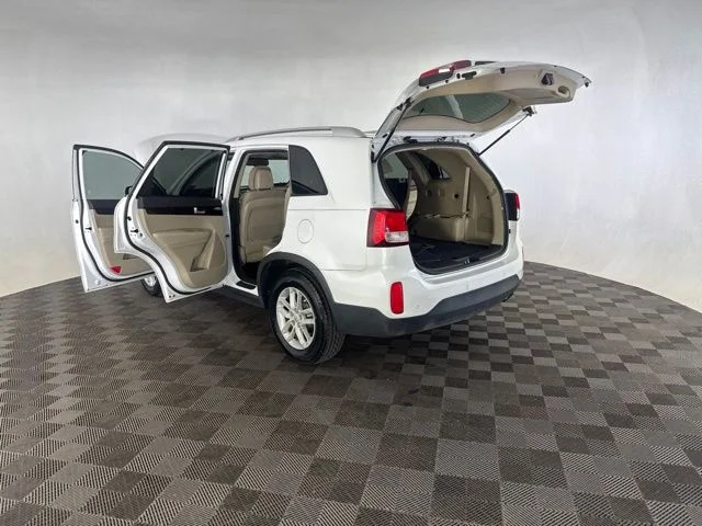 Used 2015 White Kia LX image 16