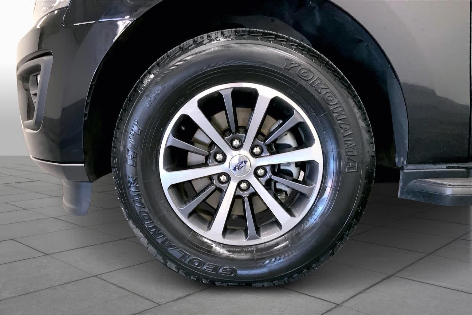 Used 2019 Agate Black Metallic Ford XLT image 9