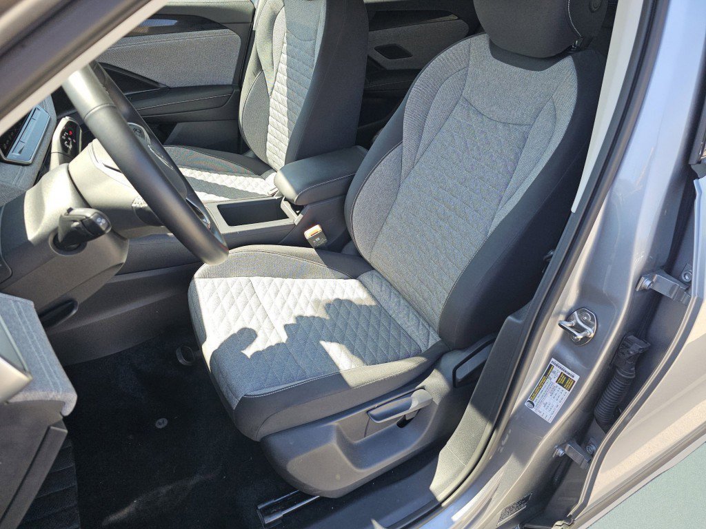 Used 2025 Silver Metallic Volkswagen 2.0T S image 6