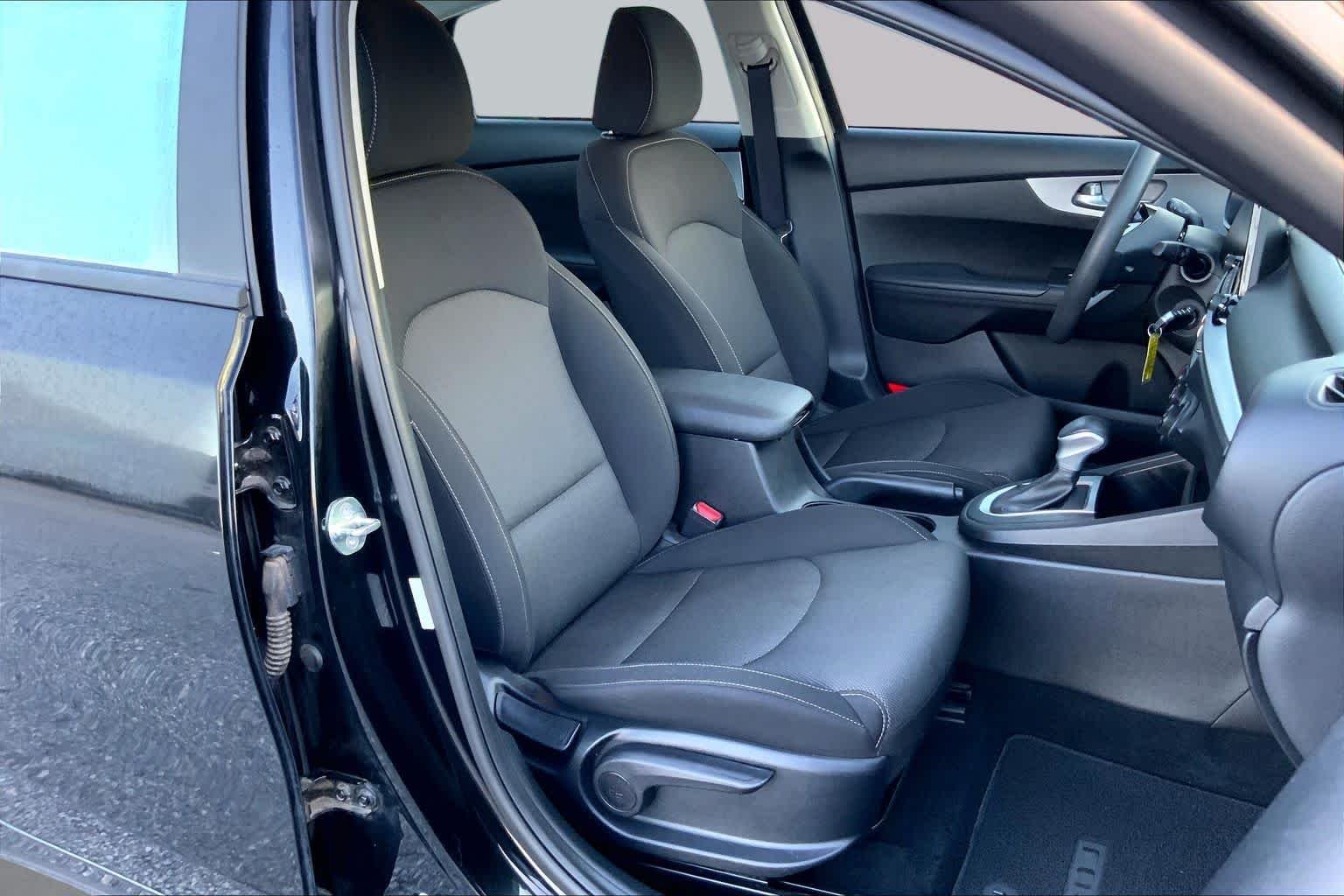 Used 2023 Aurora Black Kia LXS image 9