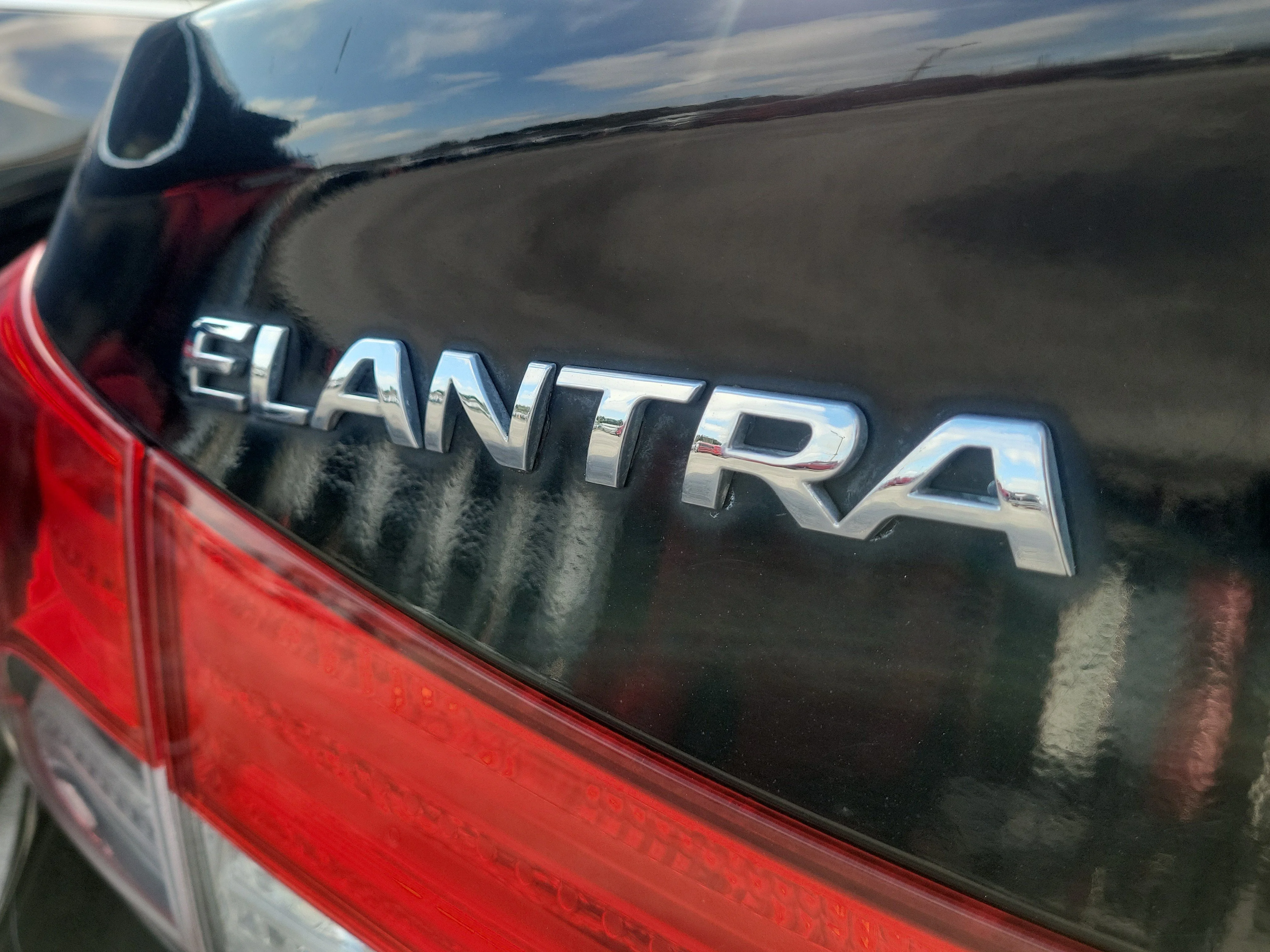 Used 2012 Midnight Black Mica Hyundai GLS image 10