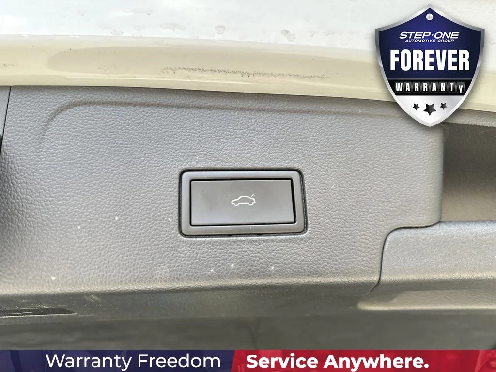 Used 2025  Volkswagen 2.0T SE w/Technology image 33