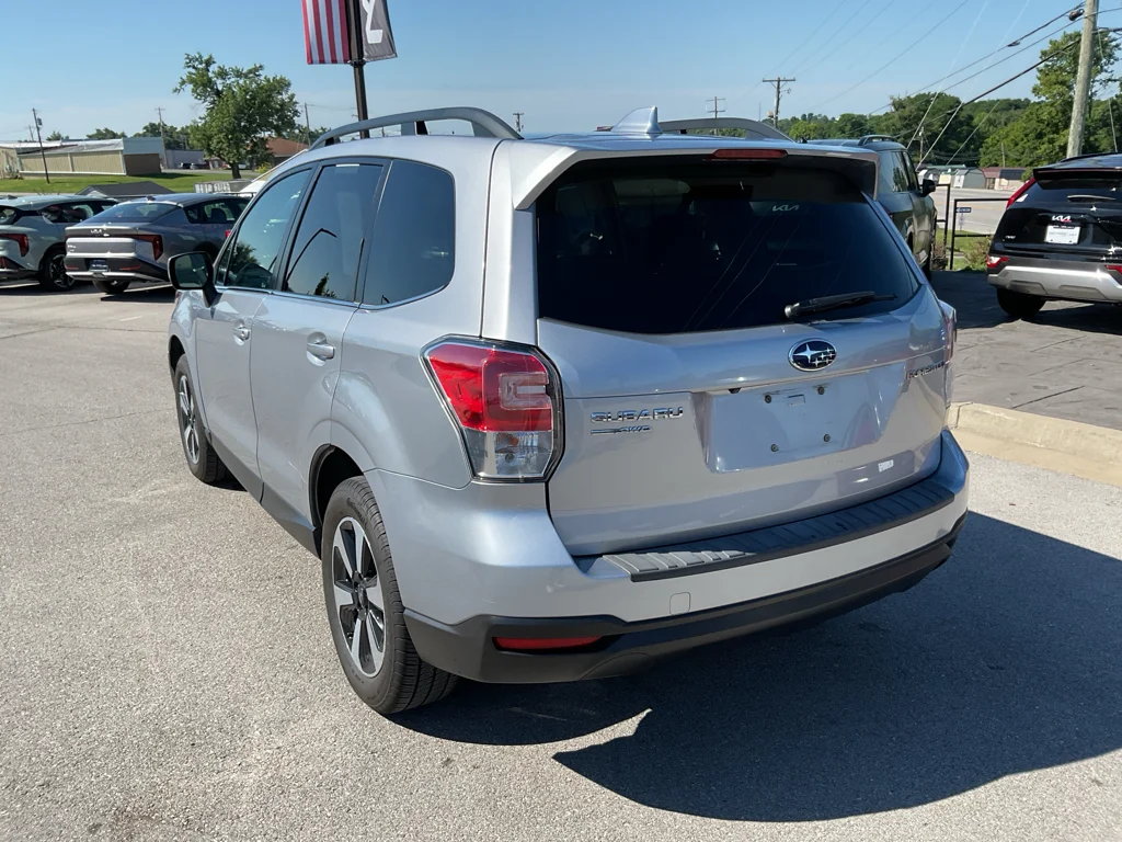 Used 2018 Ice Silver Metallic Subaru Limited image 8