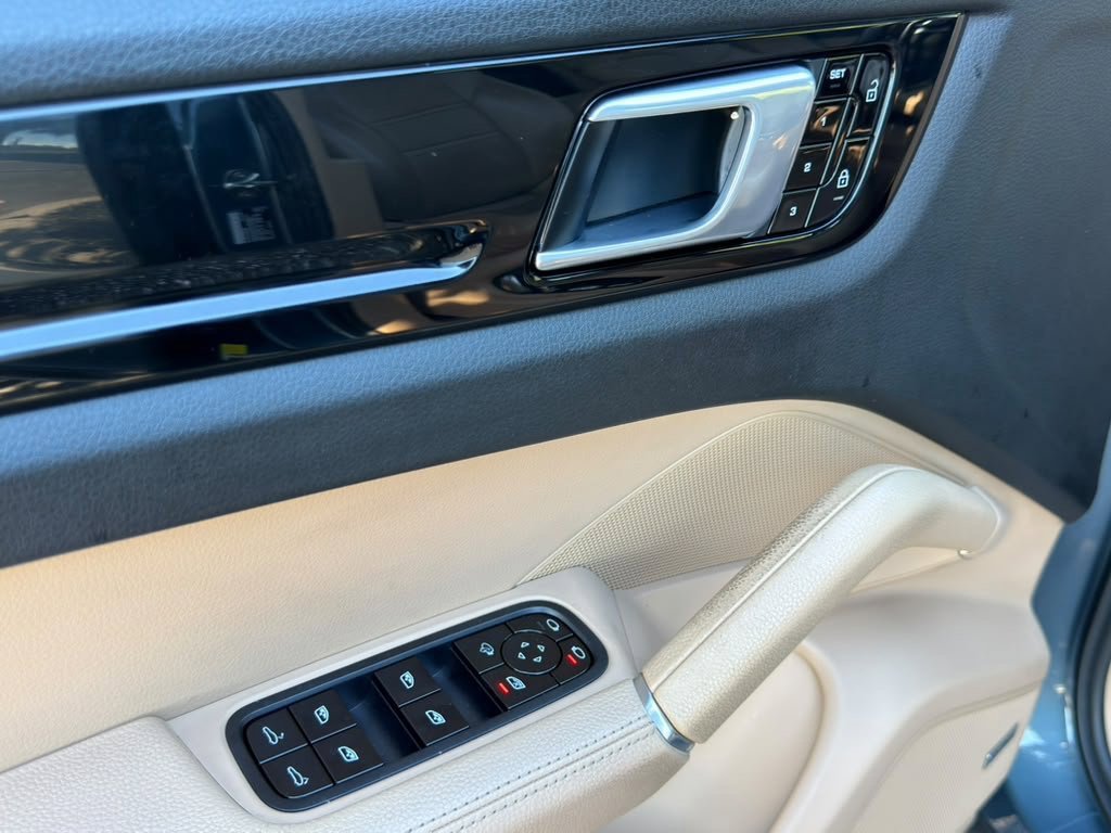 Used 2020 Blue Porsche  image 7
