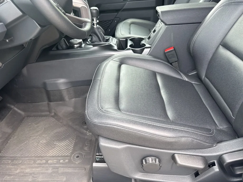 Used 2025 Shadow Black Ford Badlands image 9