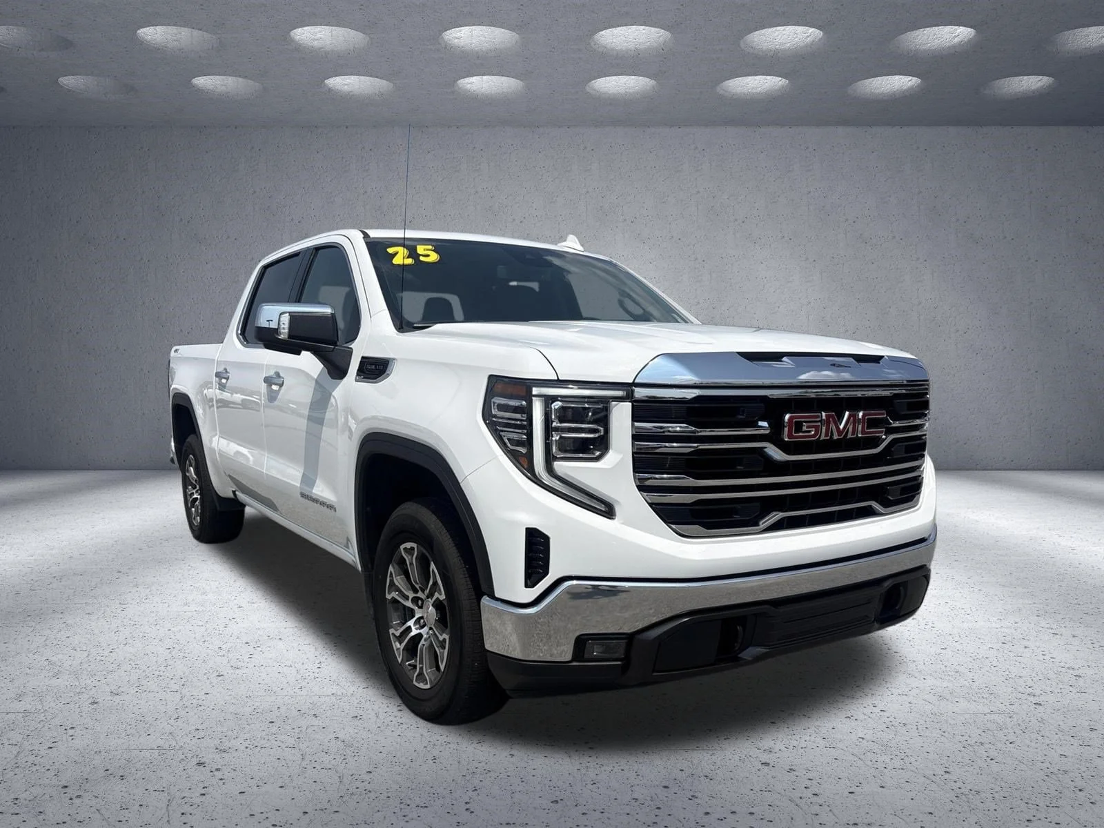 Used 2025 Summit White GMC SLT image 3