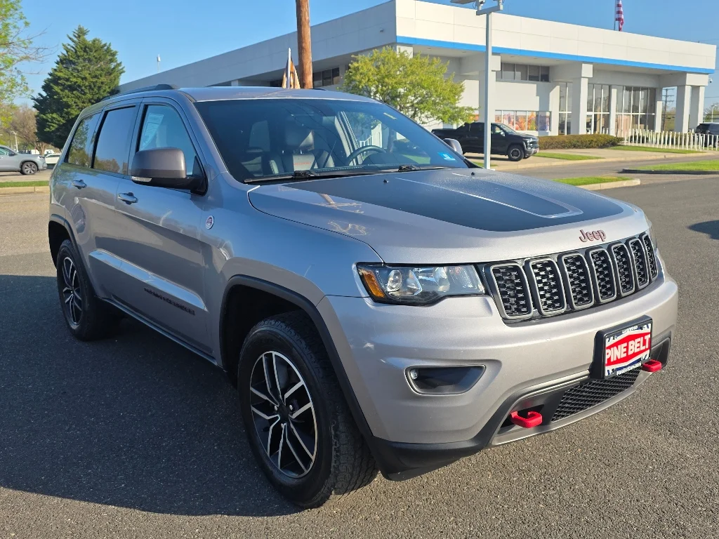 Used 2020 Billet Silver Metallic Clear Coat Jeep Trailhawk image 9