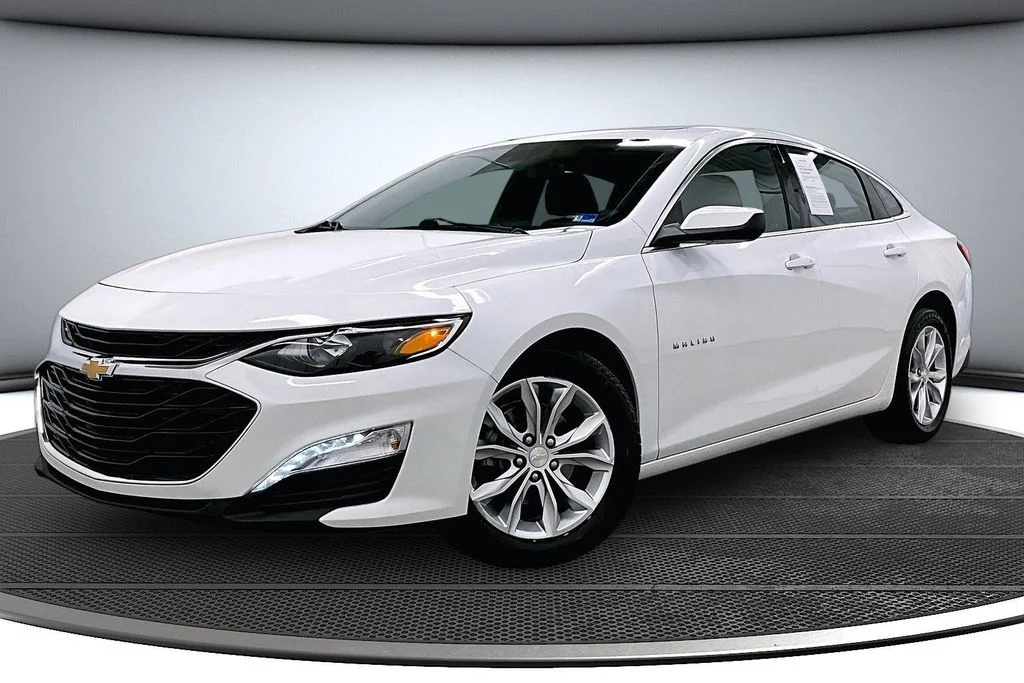 Used 2023 White Chevrolet LT image 3