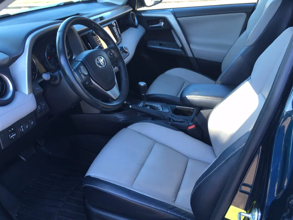Used 2017 Blue Toyota Platinum image 22