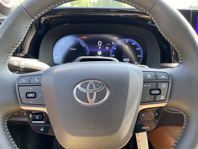 New 2026 Oxygen White Toyota Limited image 14