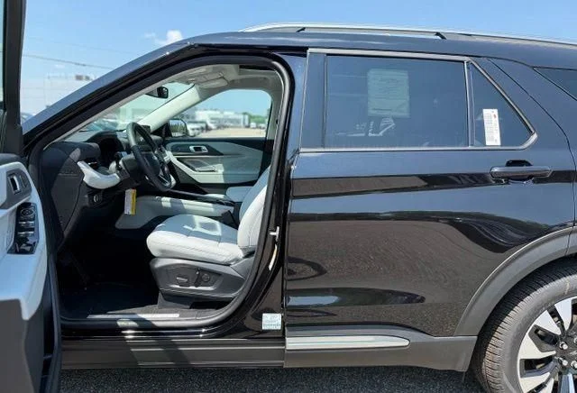 New 2026 Agate Black Metallic Ford Platinum™ image 12