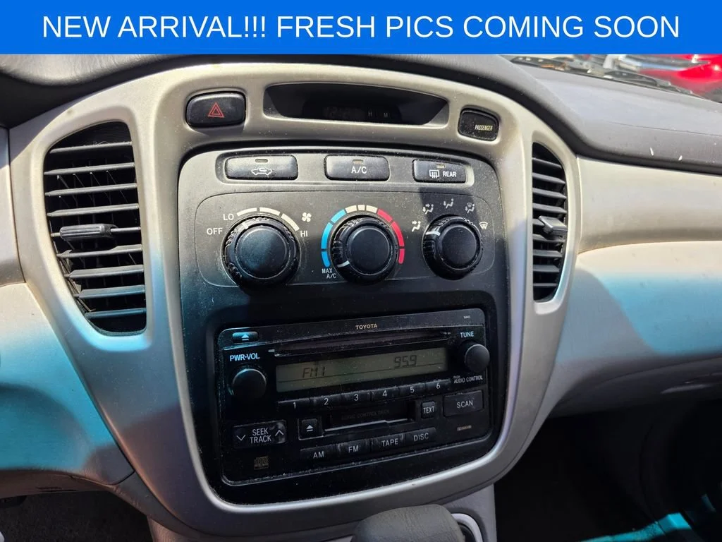 Used 2006  Toyota 4dr V6 (Natl) image 9