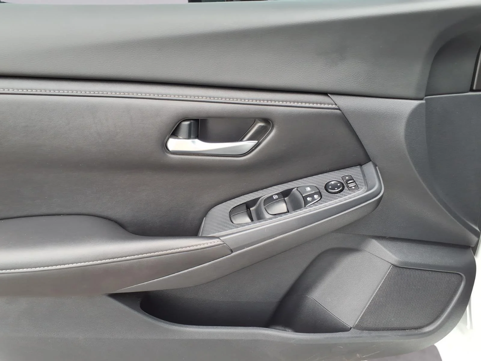 Used 2022 Fresh Powder Nissan SV image 14