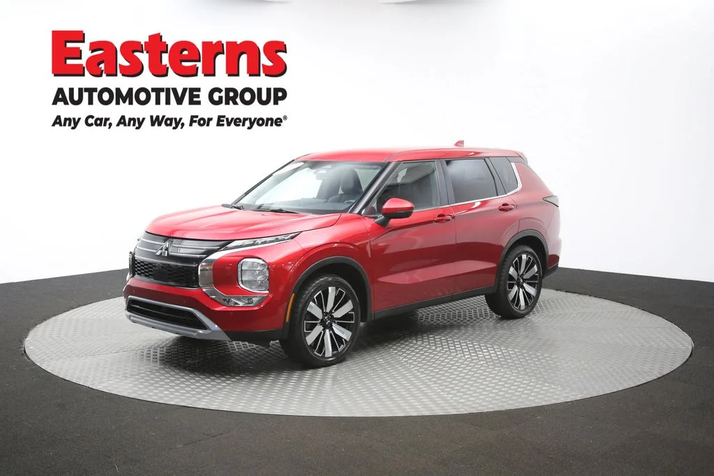 Used 2025 Red Mitsubishi SE image 57