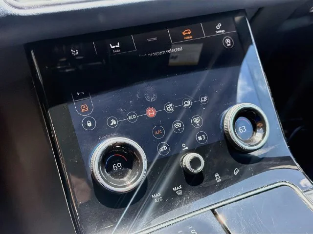 Used 2019  Land Rover R-Dynamic HSE image 15