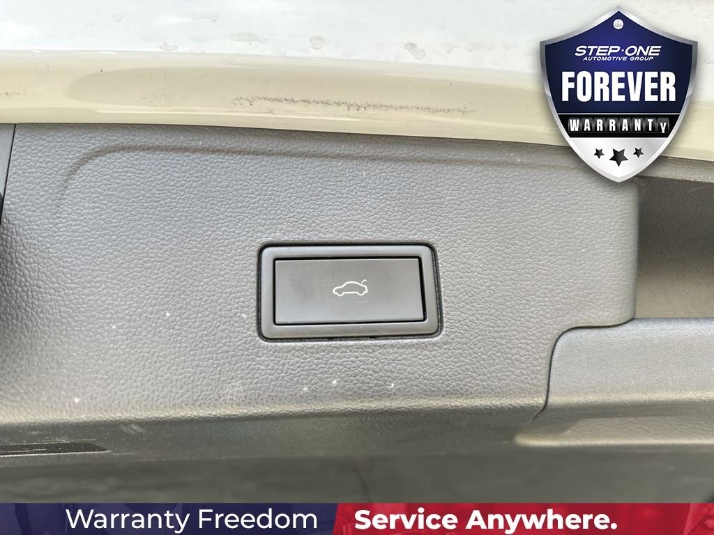 Used 2025  Volkswagen 2.0T SE w/Technology image 33