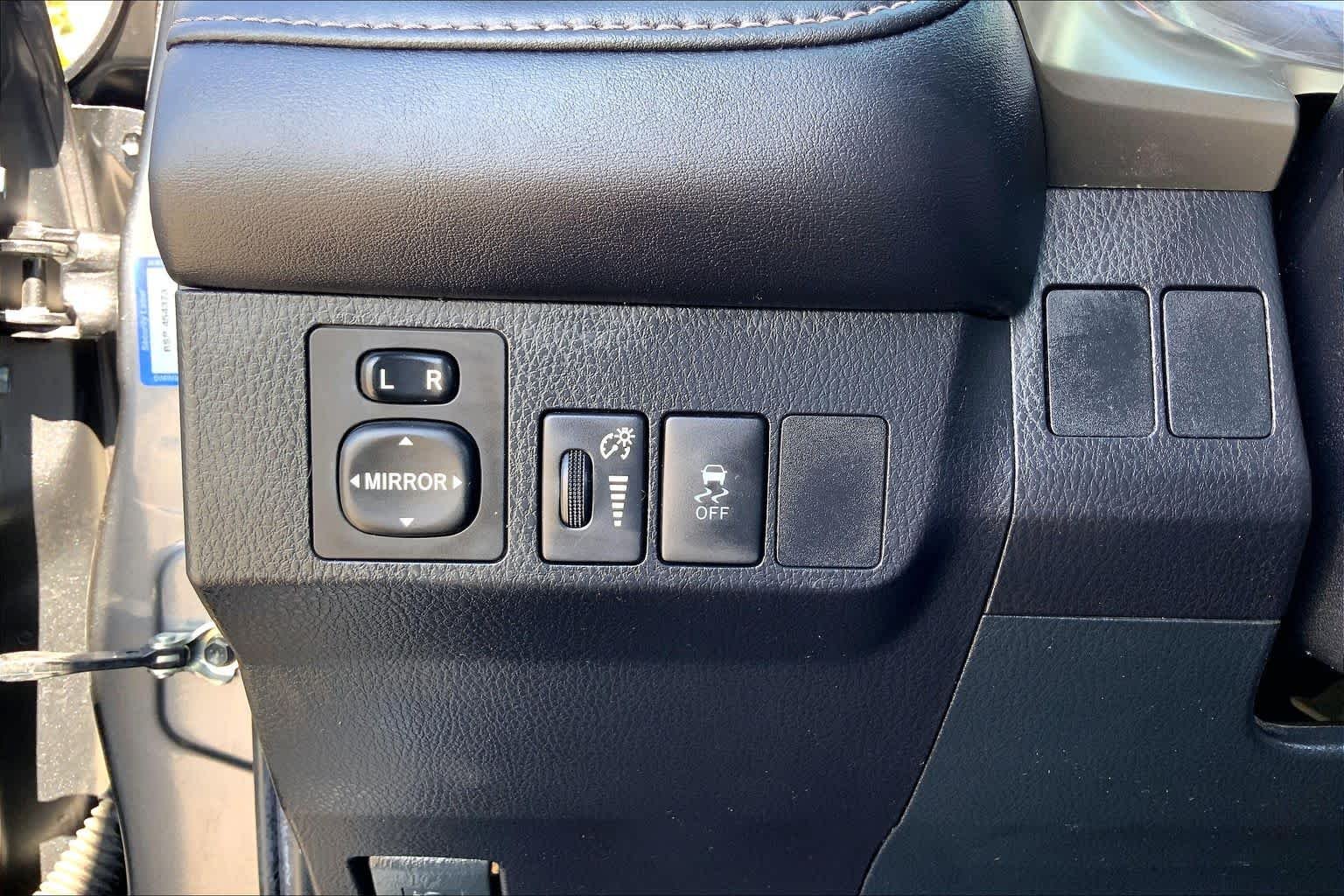 Used 2015 Magnetic Gray Metallic Toyota XLE image 32