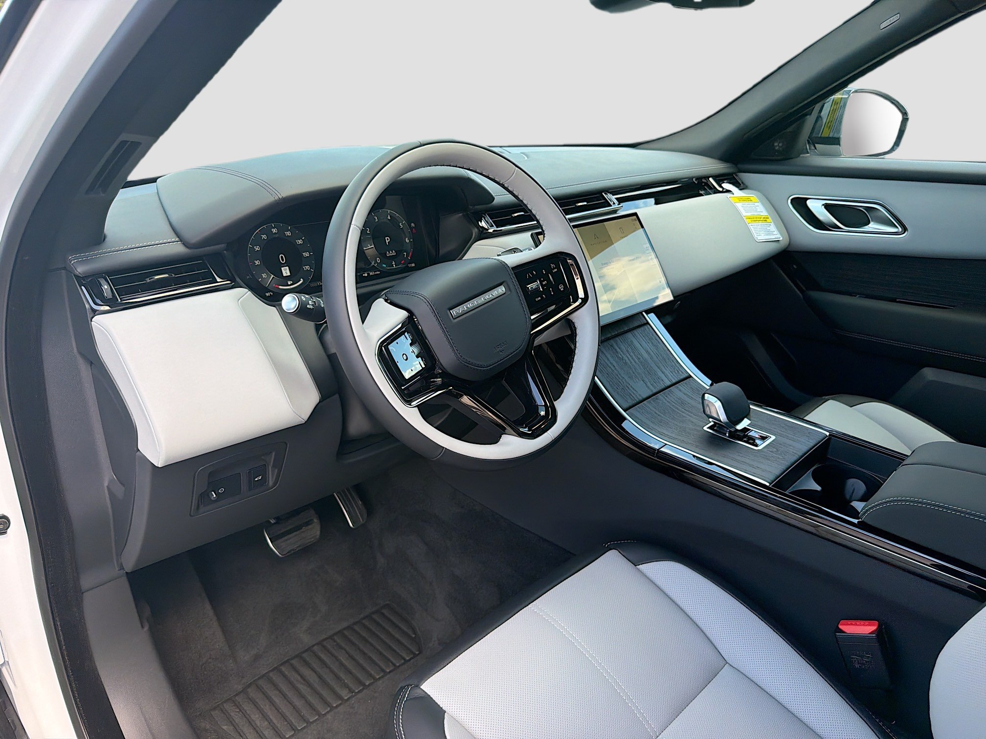 New 2026 Ostuni Pearl White Land Rover Belgravia Edition image 25