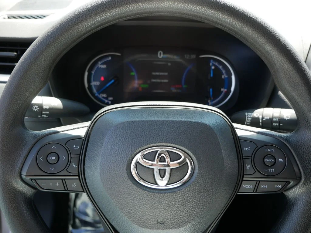 Used 2025 Silver Toyota XLE image 25