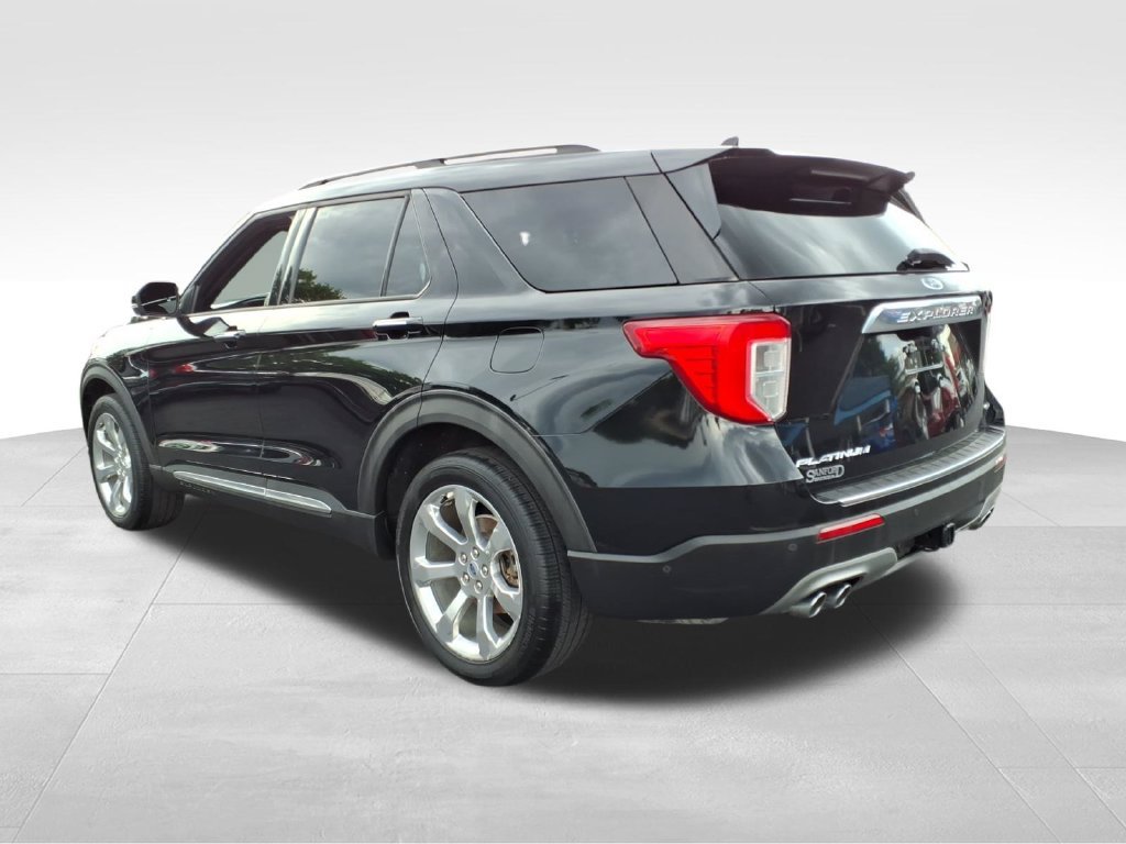 Used 2020 Black Metallic Ford Platinum image 27