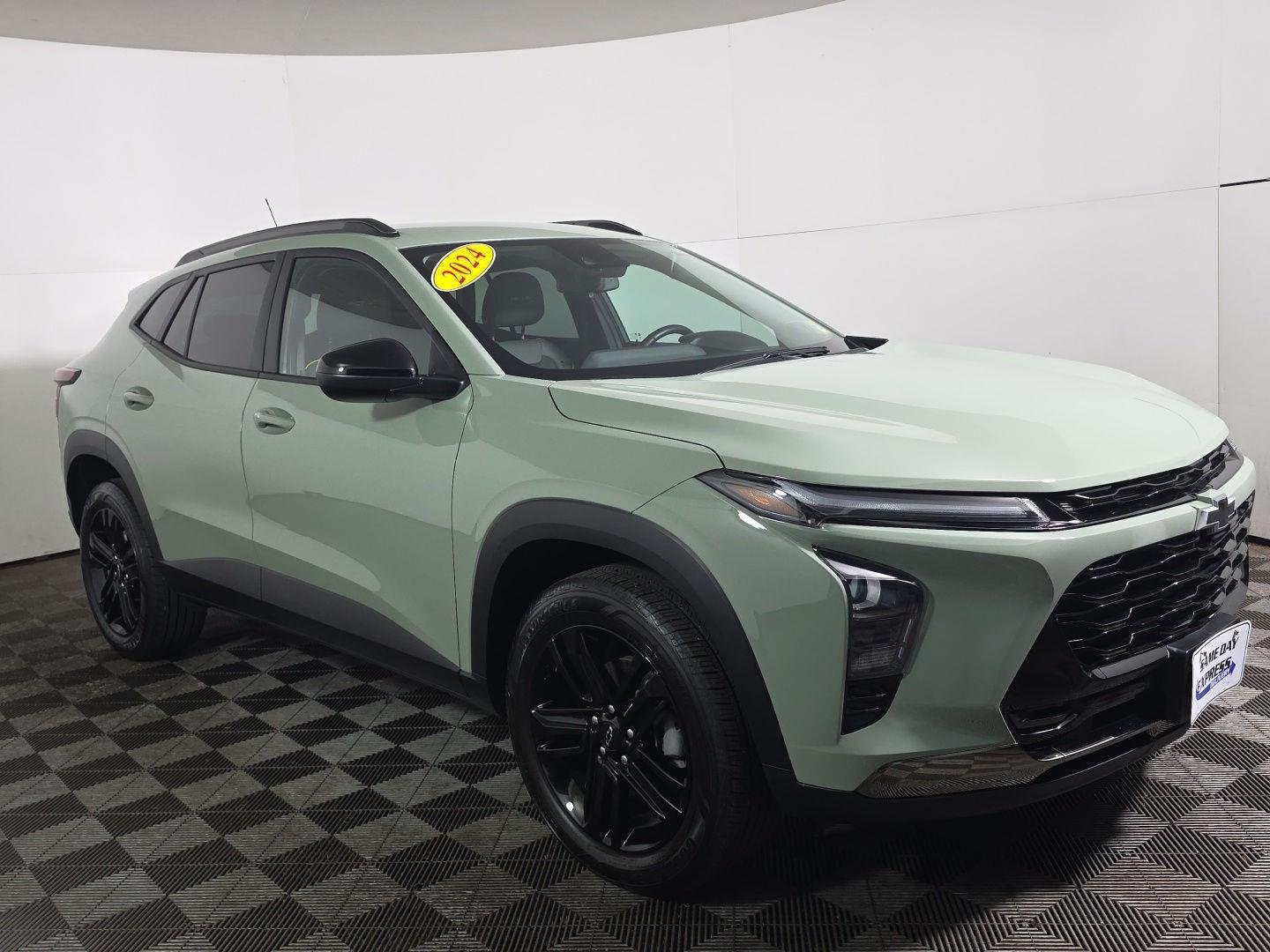 Used 2024 Cacti Green Chevrolet ACTIV image 8