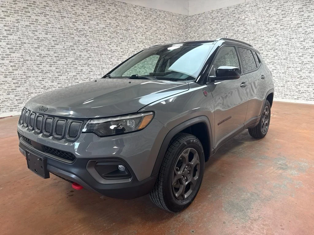Used 2022 Gray Jeep Trailhawk image 3