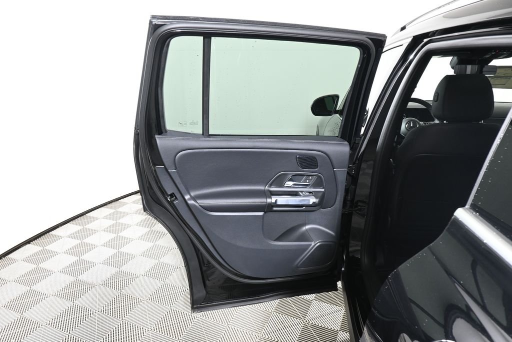 Used 2026 Night Black Mercedes-Benz GLB 250 image 31
