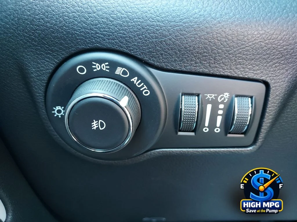 Used 2025 Silver Jeep Limited image 16