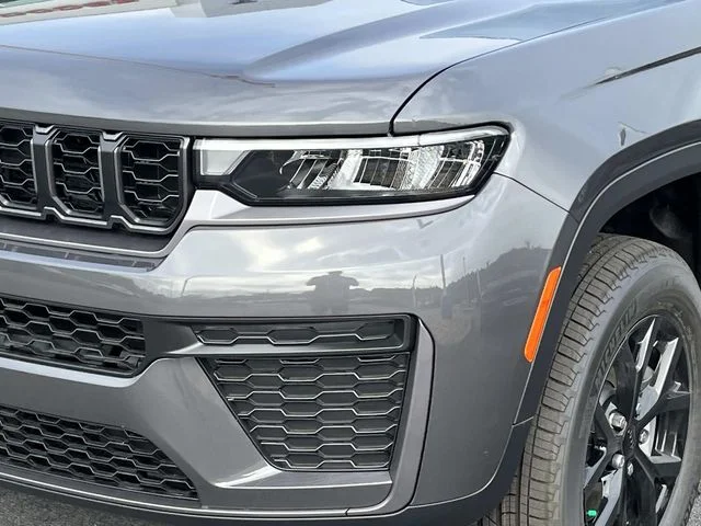New 2026 Baltic Gray Metallic Clear-Coat Exterior Paint Jeep Altitude image 10