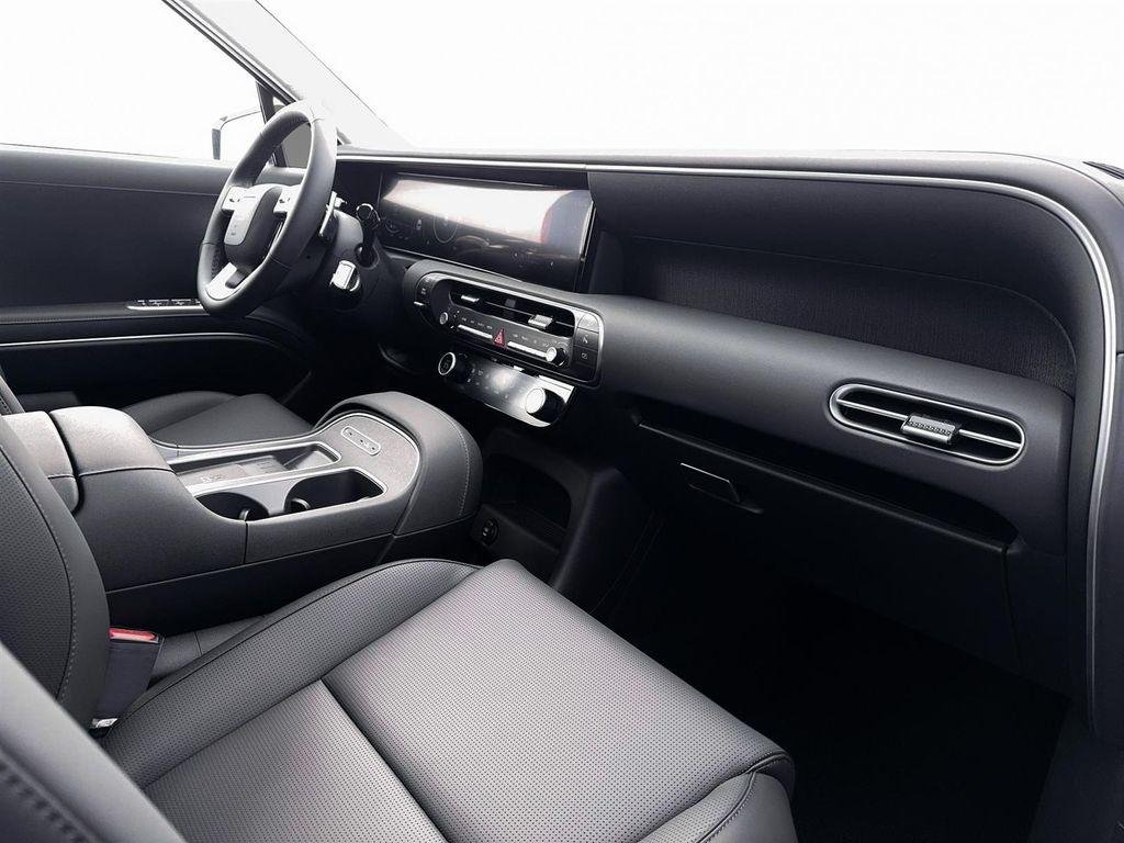 New 2026 Black Hyundai SEL Premium image 16