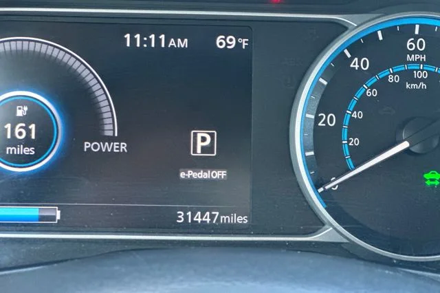 Used 2023 Silver Nissan SV Plus image 31