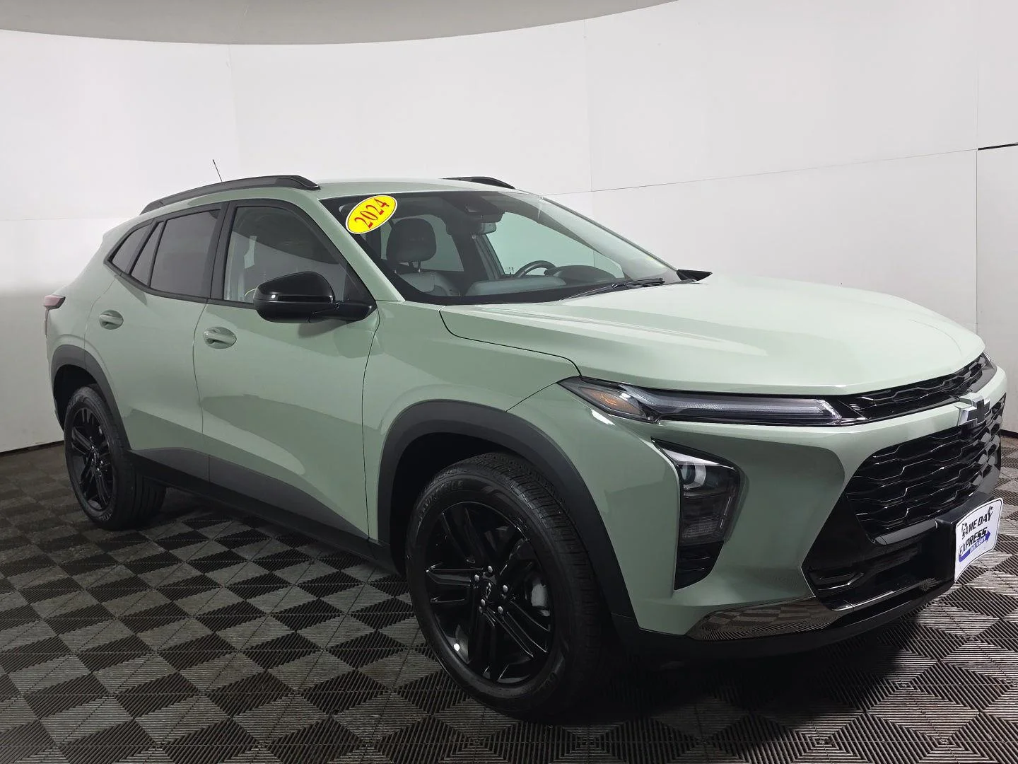 Used 2024 Cacti Green Chevrolet ACTIV image 8