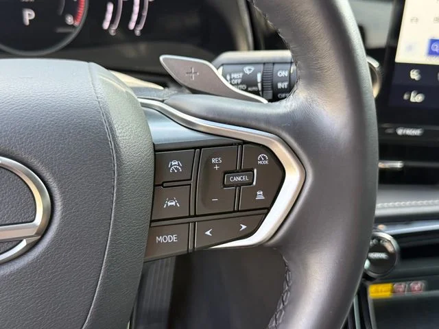 Used 2025  Lexus 250 Premium image 17