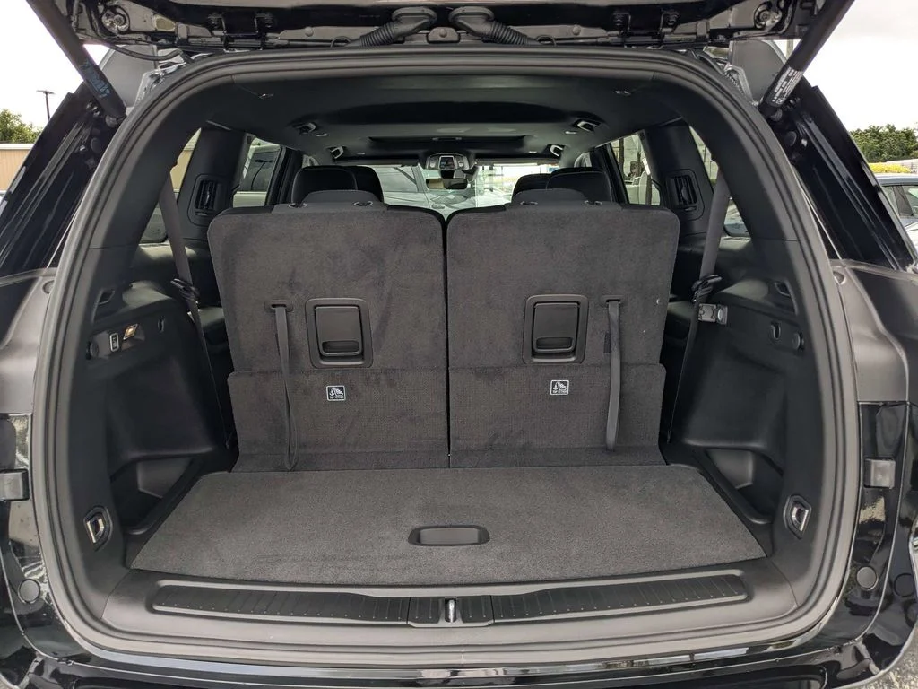 New 2026 Diamond Black Crystal Pearlcoat Jeep Laredo image 13