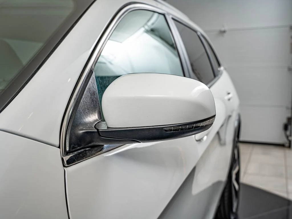 Used 2019 Bright White Clearcoat Jeep Limited image 9