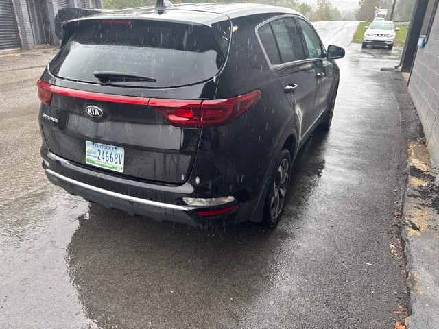 Used 2021 Red Kia LX image 3