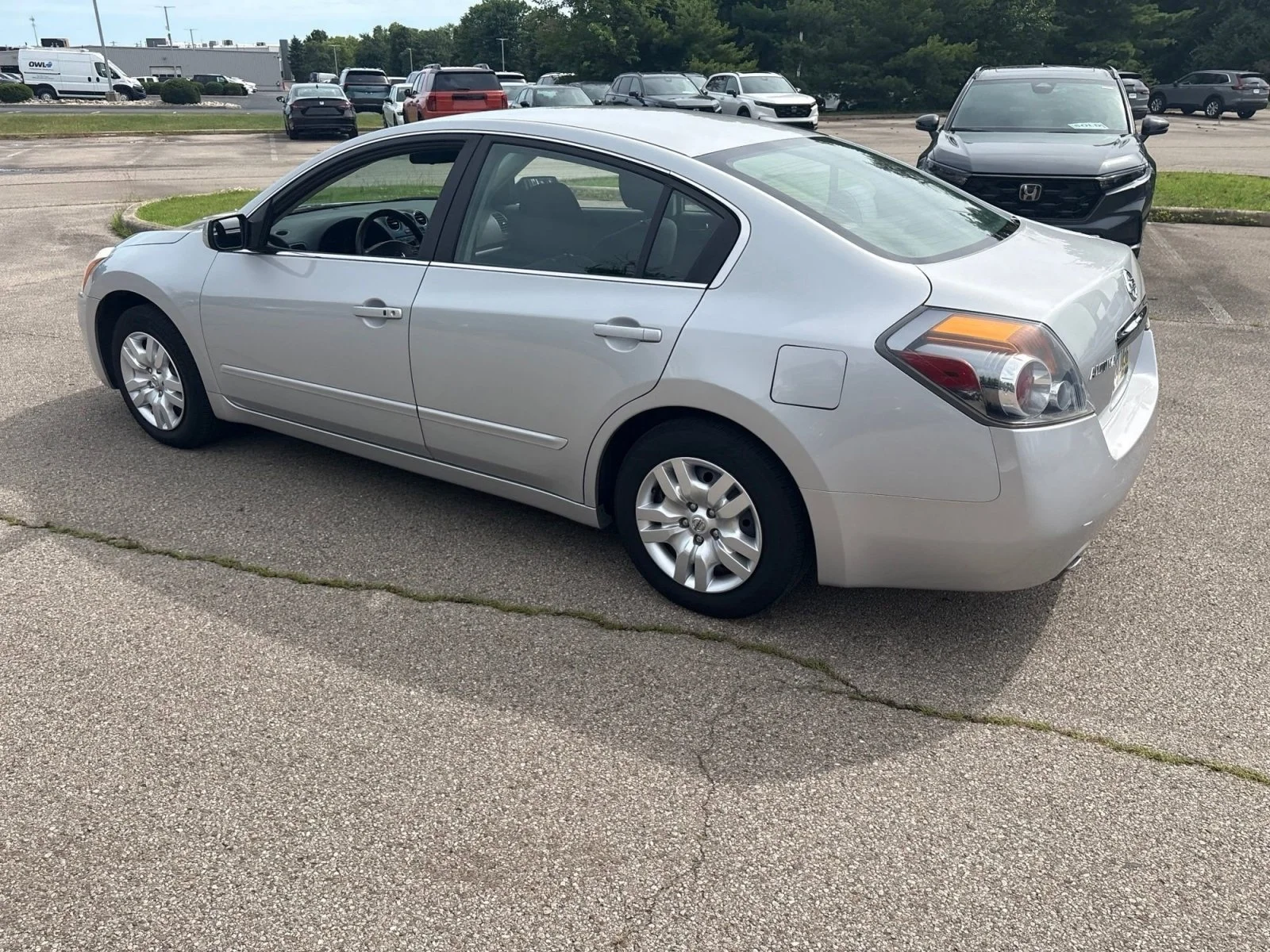 Used 2011 Brilliant Silver Metallic Nissan 2.5 S image 6