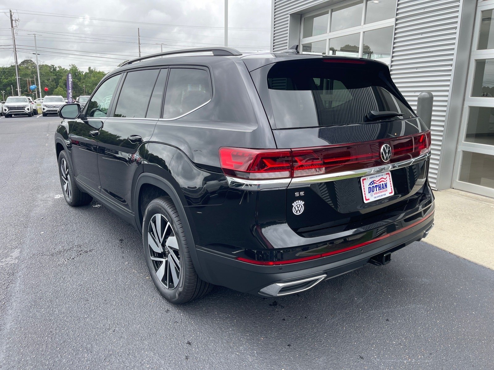 New 2026 Deep Black Pearl Volkswagen SE image 12