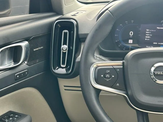 2024 Volvo XC40 Plus - Photo 14