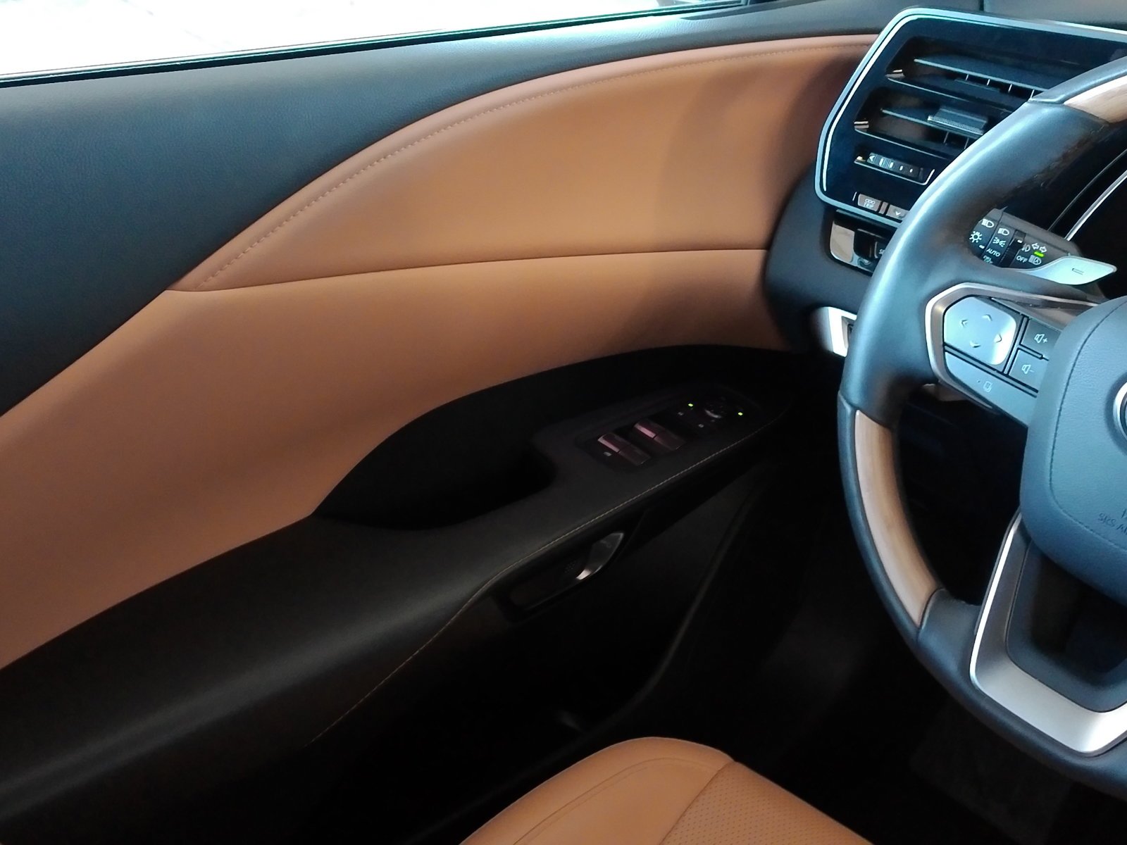 Used 2026 Silver Lexus 350h image 33