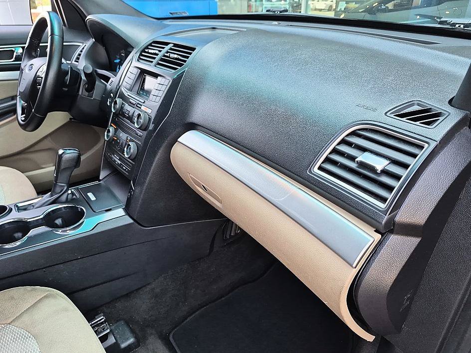 Used 2017  Ford XLT image 34