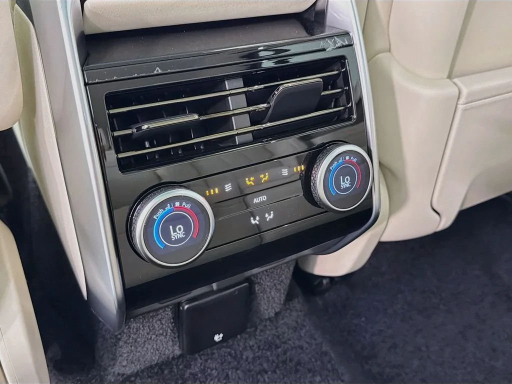New 2026 Varesine Blue Land Rover SE 7 Seats image 27