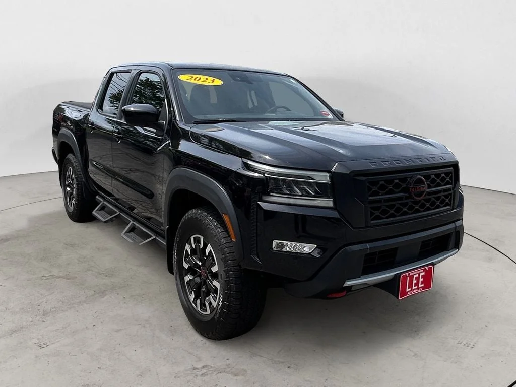 Used 2023 Super Black Nissan  image 7