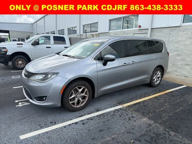 2017 Chrysler Pacifica Touring Plus's photo