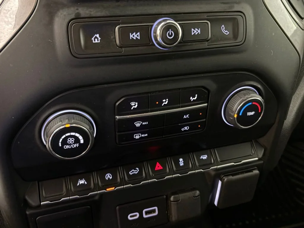 Used 2023 White Chevrolet Custom image 26