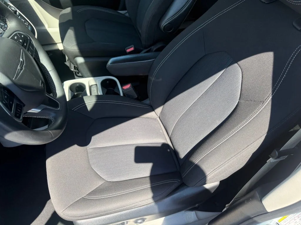 Used 2023 White Chrysler LX image 16