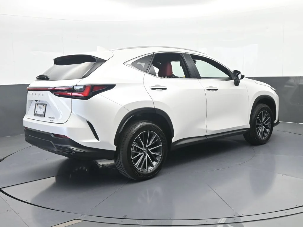 Used 2025 White Pearl Lexus 350 Premium image 6
