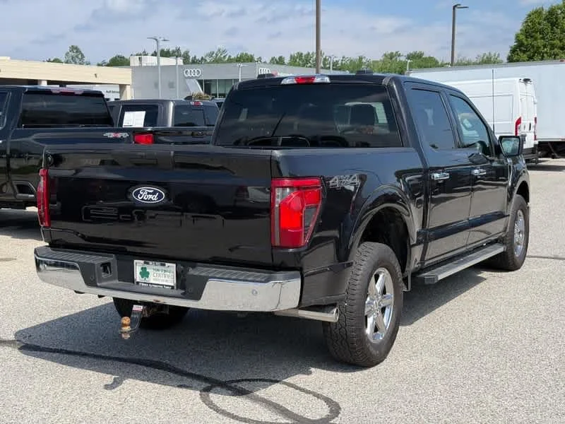 Used 2025 Agate Black Metallic Ford XLT image 3